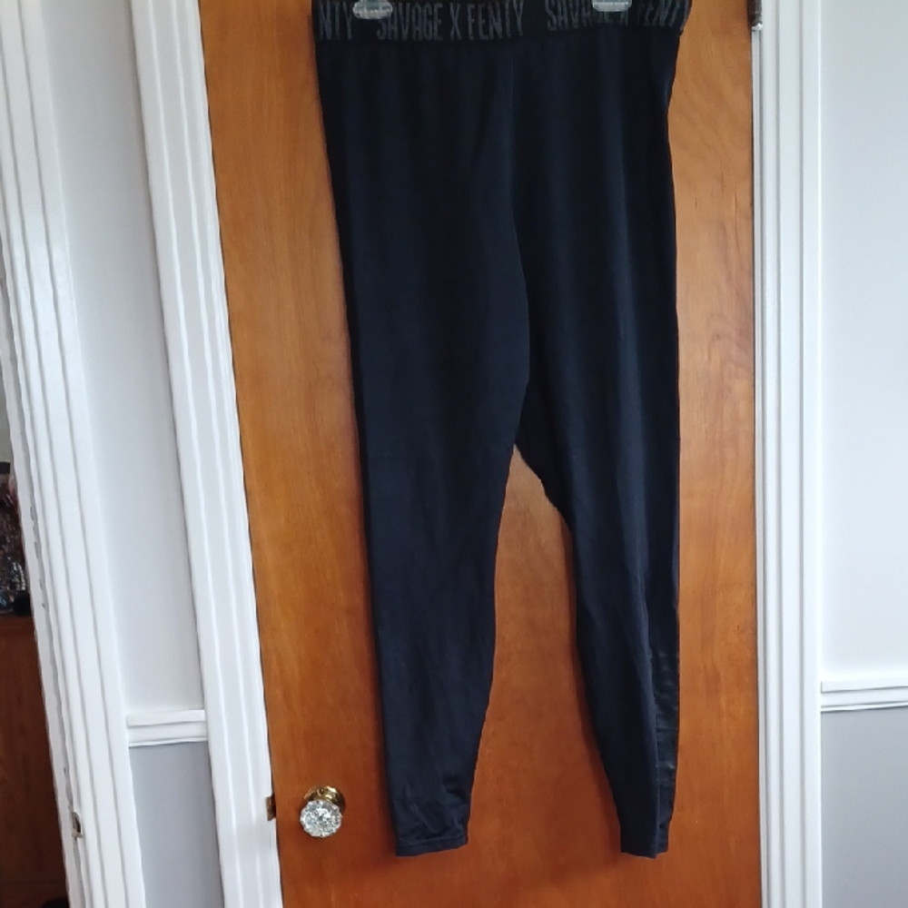 Savage X Fenty  Black Leggings Sz.2X Side Leg Accents. L.28". EUC!